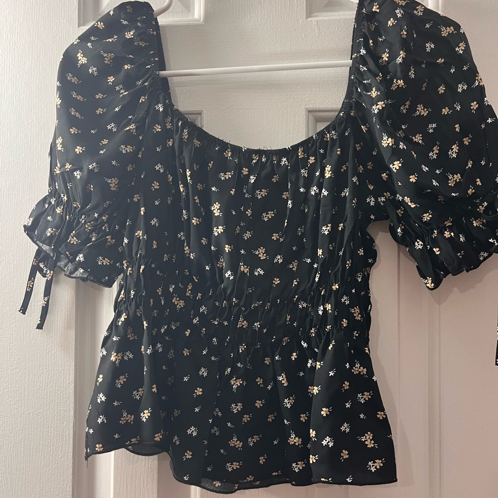 Black and White Ruffled Puff Sleeve Blouse